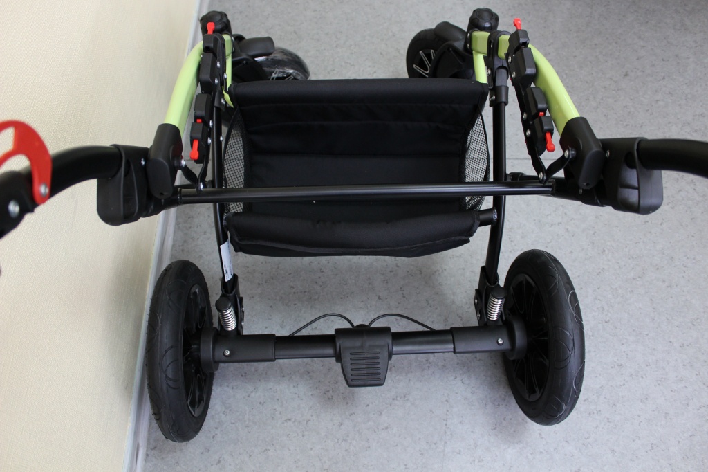рама тормоз и амортизаторы коляски для детей с дцп гиппо.JPG