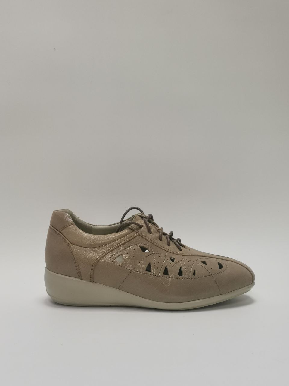 Туфли ортопедические женские Ортомода 8267 КП/ш бежевые увеличенной полноты с перфорацией фото 2