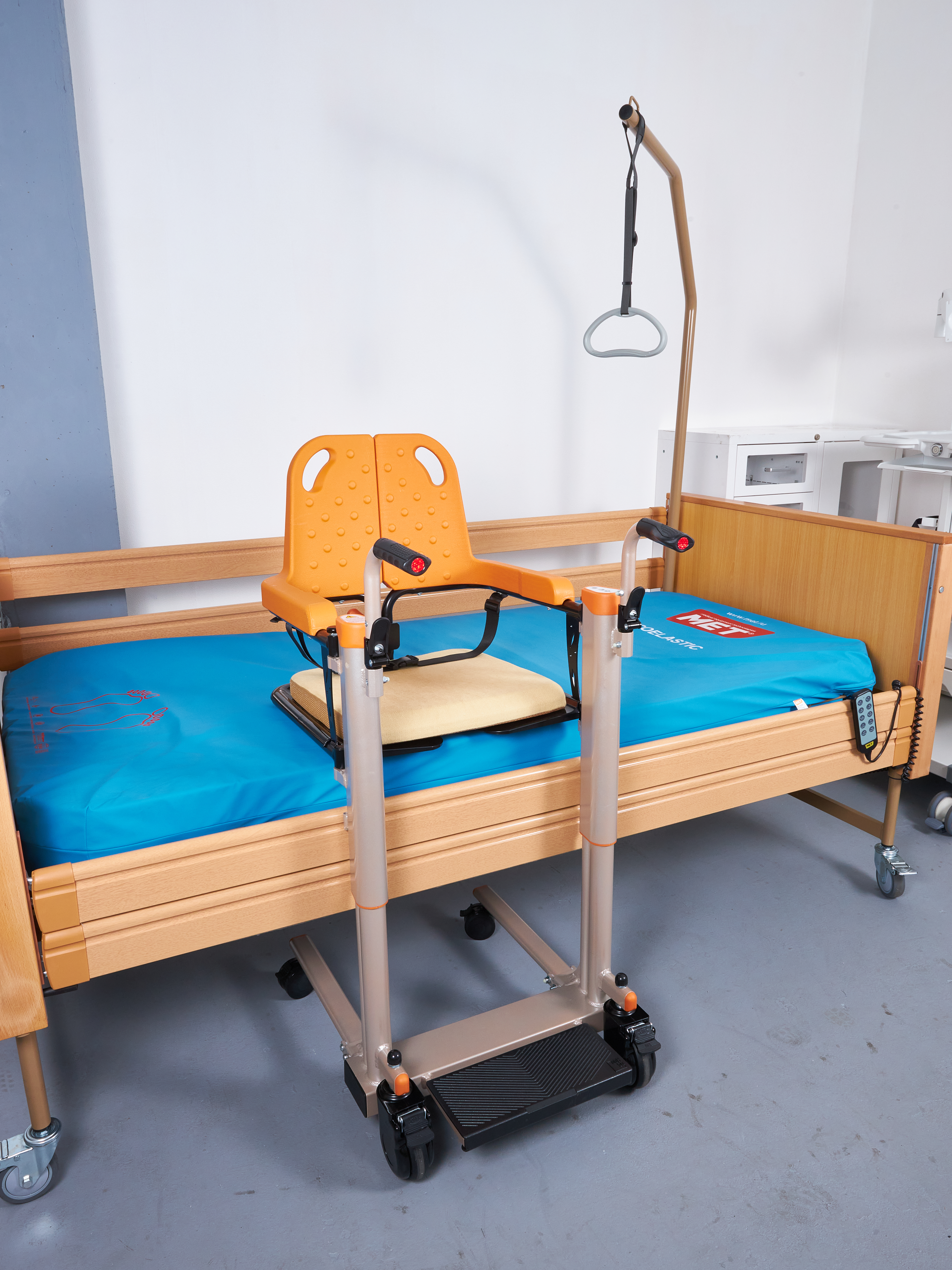 Электрическое кресло-подъемник с санитарным устройством МЕТ LL-220 фото 5