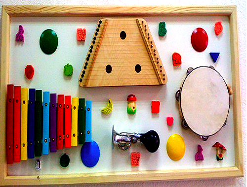 Стол с музыкальными инструментами для детей