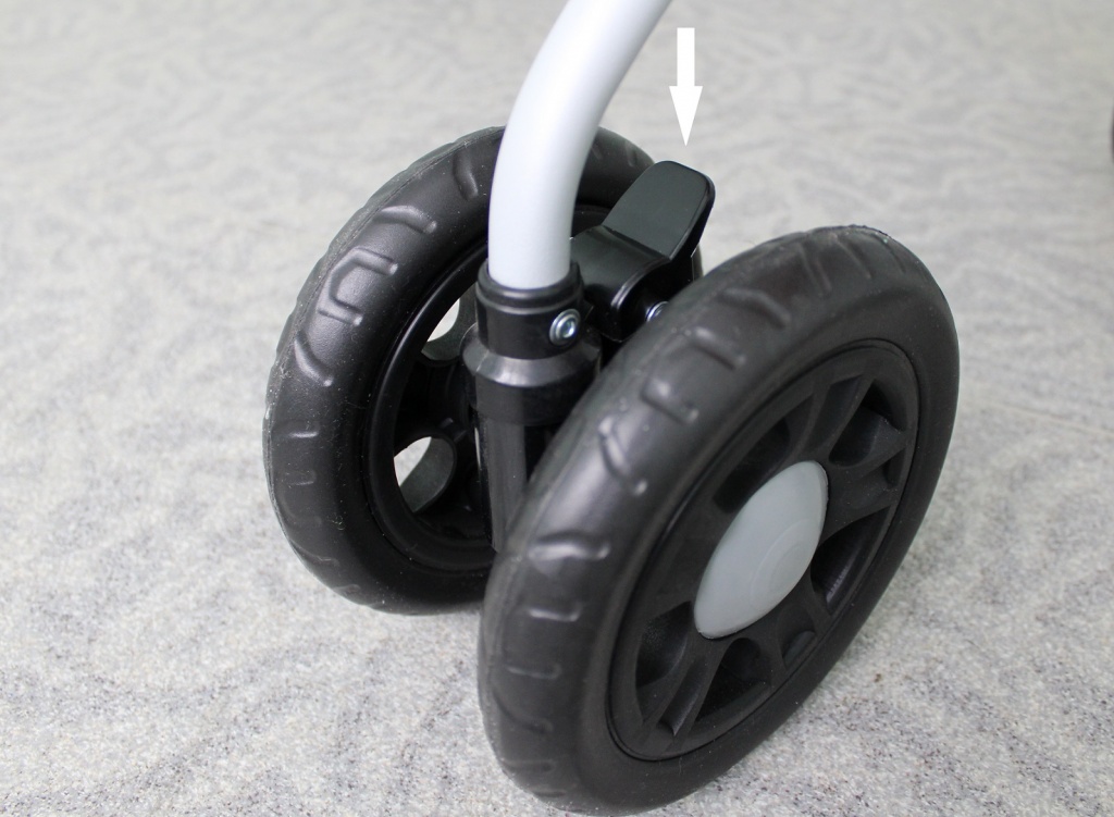 коляска пегас для детей с дцп_передние колеса и фиксатор (2).JPG