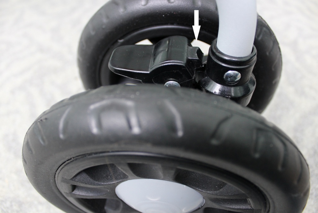коляска пегас для детей с дцп_передние колеса и фиксатор (1).JPG